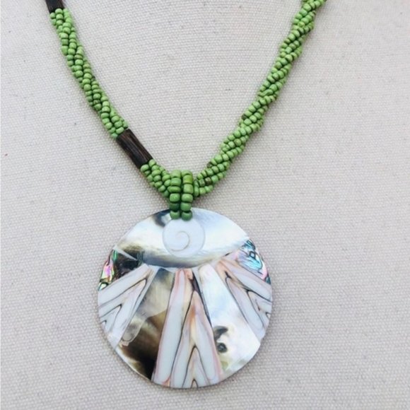 VINTAGE Gorgeous Mermaid Pendant Collar Necklace in Green - Picture 2 of 7